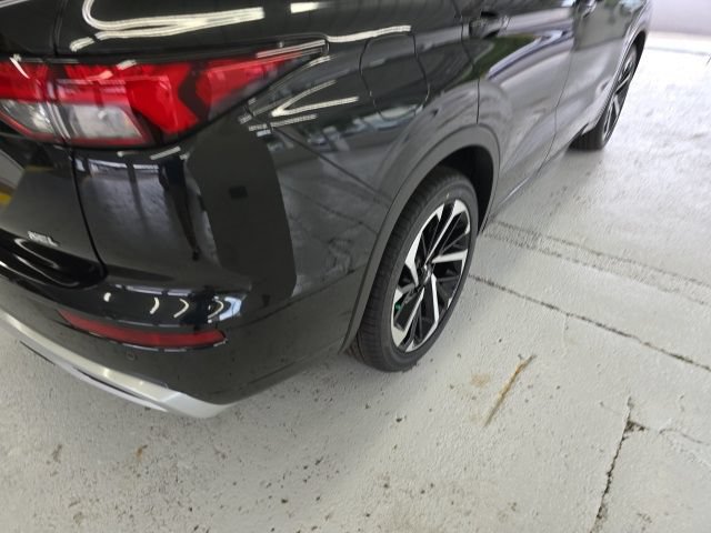 Used 2024 Mitsubishi Outlander SEL AWD/4WD image 13