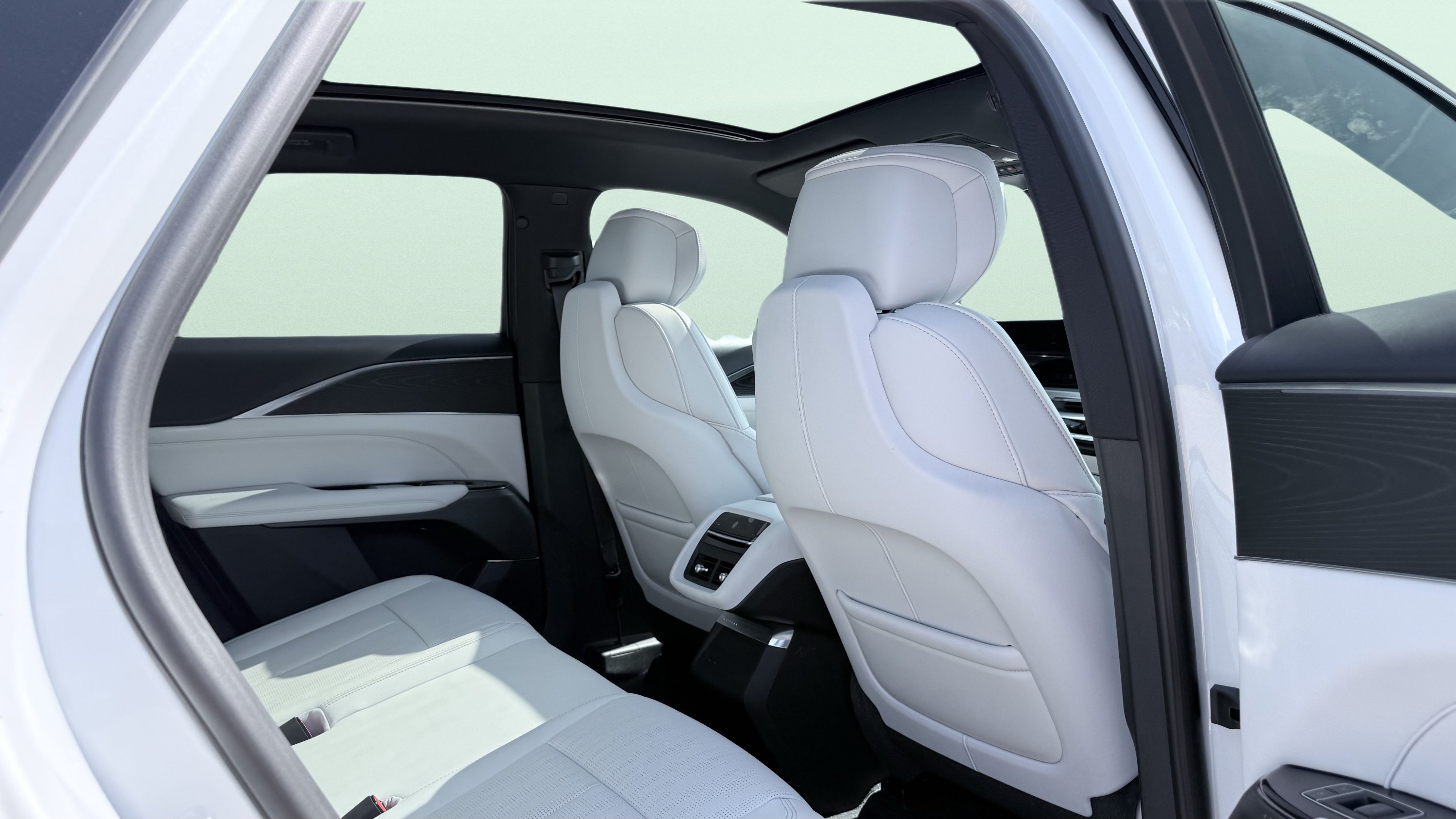 Used 2024 Cadillac Lyriq Luxury RWD image 37