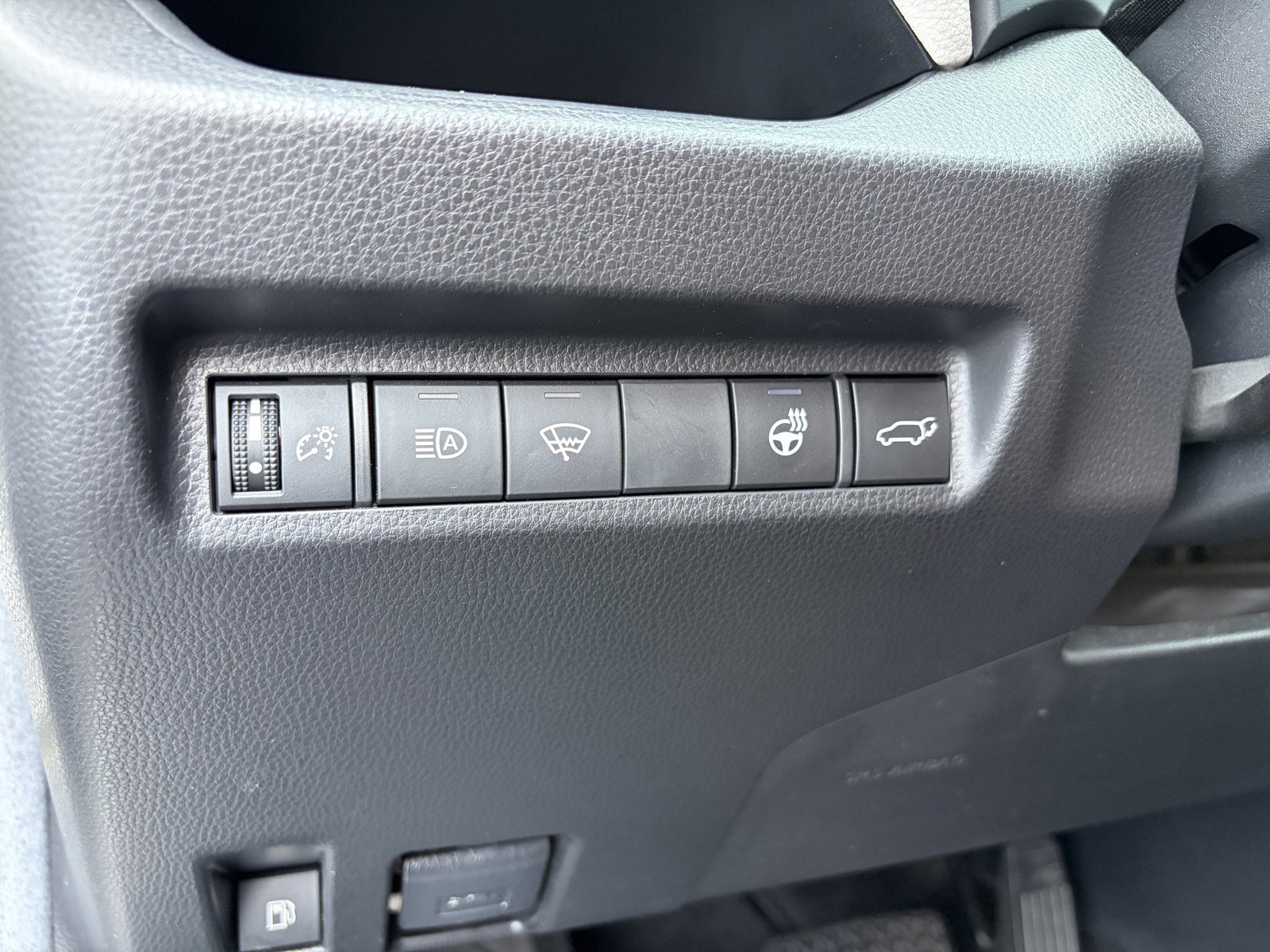 Used 2022 Toyota RAV4 XLE Premium AWD/4WD image 27