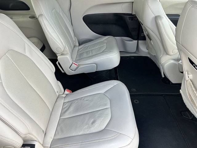 Used 2021 Chrysler Pacifica Touring-L FWD image 14