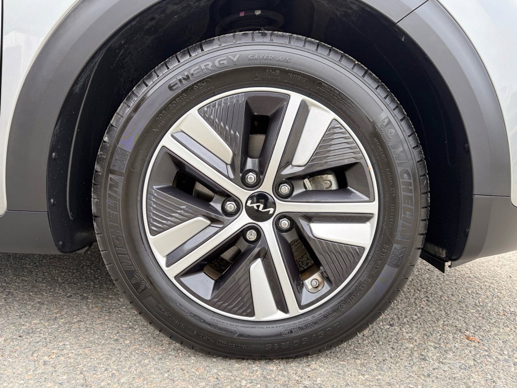 Used 2022 Kia Niro LXS image 28