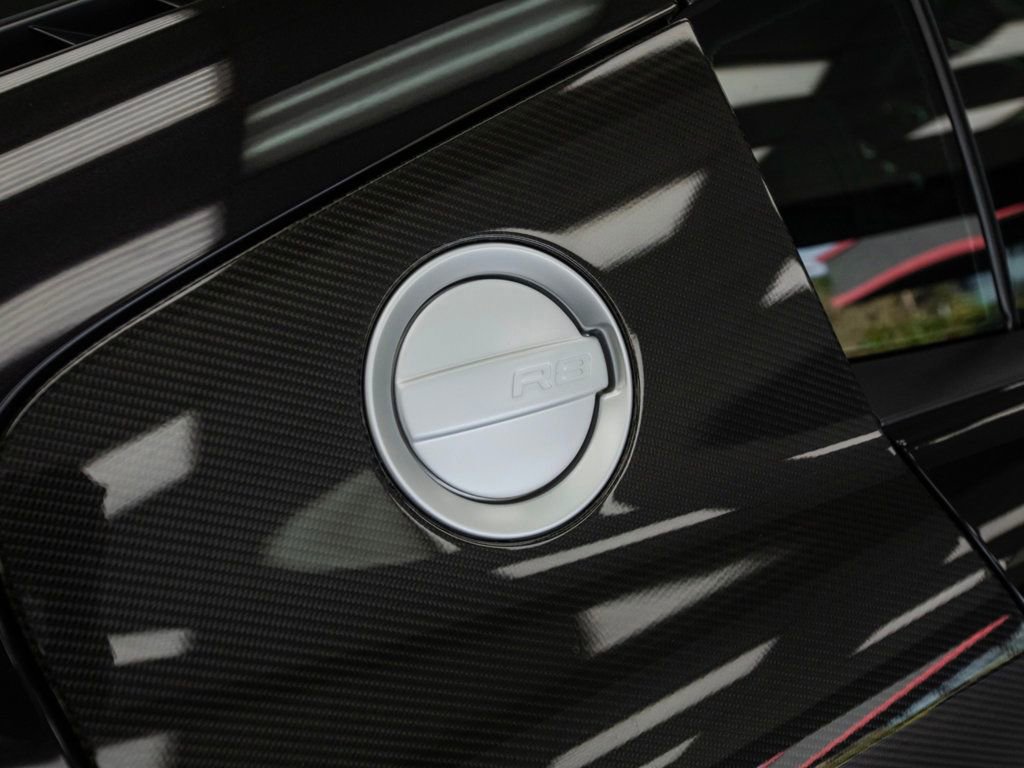 Used 2015 Audi R8 V10 plus w/ Full Leather Package image 7