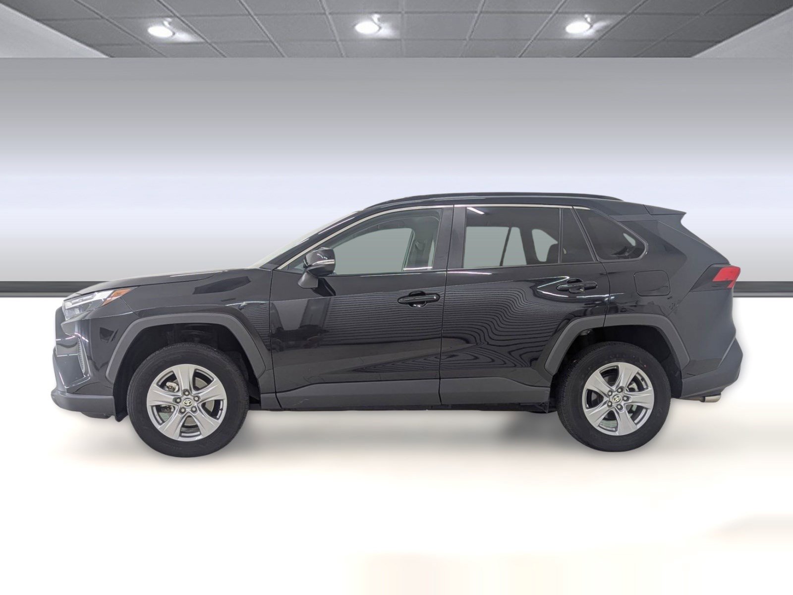 Used 2024 Toyota RAV4 XLE image 2
