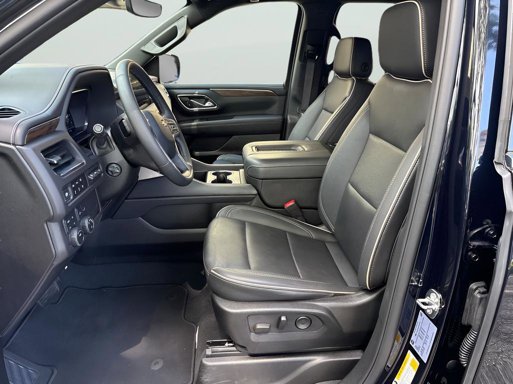 Used 2024 Chevrolet Suburban Premier AWD/4WD image 17