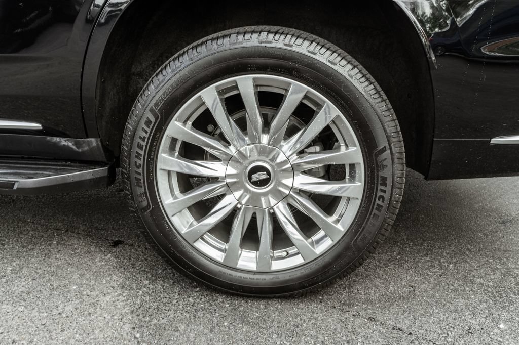 Used 2023 Cadillac Escalade Premium Luxury AWD/4WD image 36
