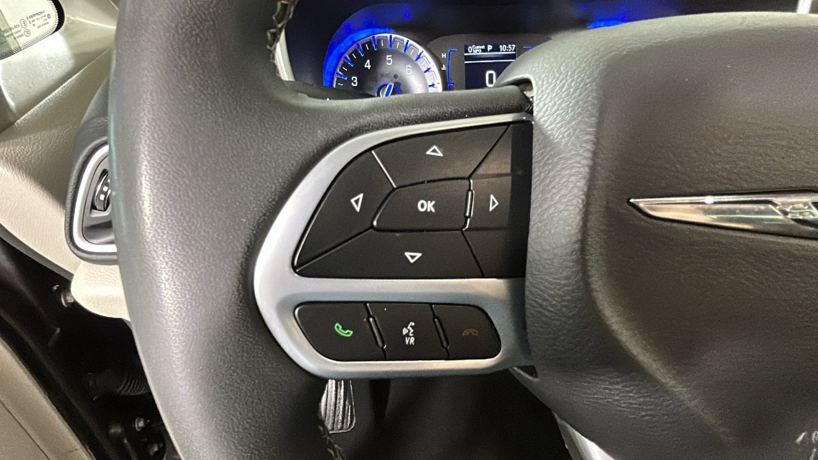 Used 2023 Chrysler Voyager LX FWD image 17