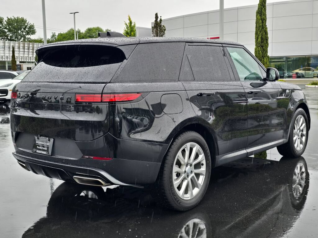 Used 2025 Land Rover Range Rover Sport SE AWD/4WD image 5