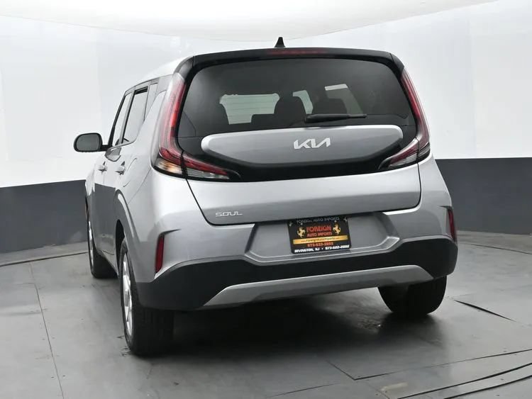 Used 2024 Kia Soul LX w/ Option Group 015 FWD image 9
