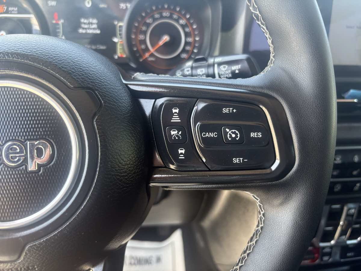 Used 2025 Jeep Wrangler Unlimited Rubicon w/ Convenience Group AWD/4WD image 34