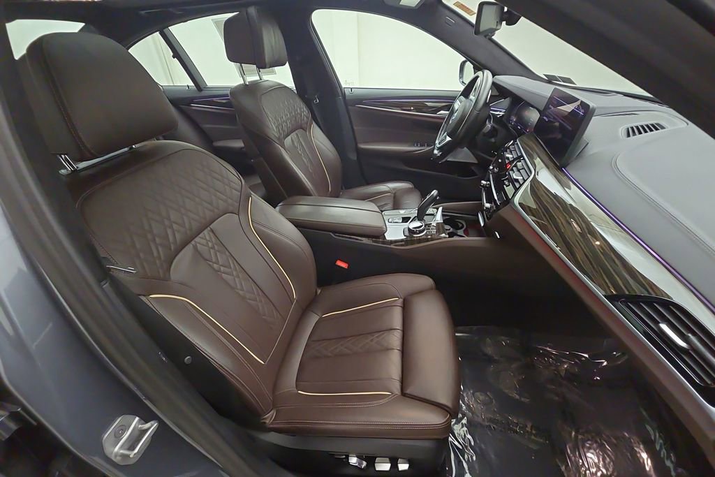 Used 2021 BMW M550i xDrive w/ Executive Package image 30