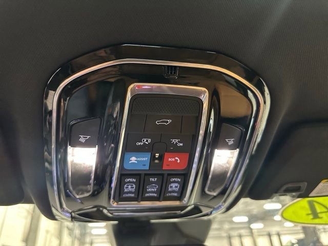 Used 2024 Jeep Grand Cherokee Summit w/ Luxury Tech Group V image 37