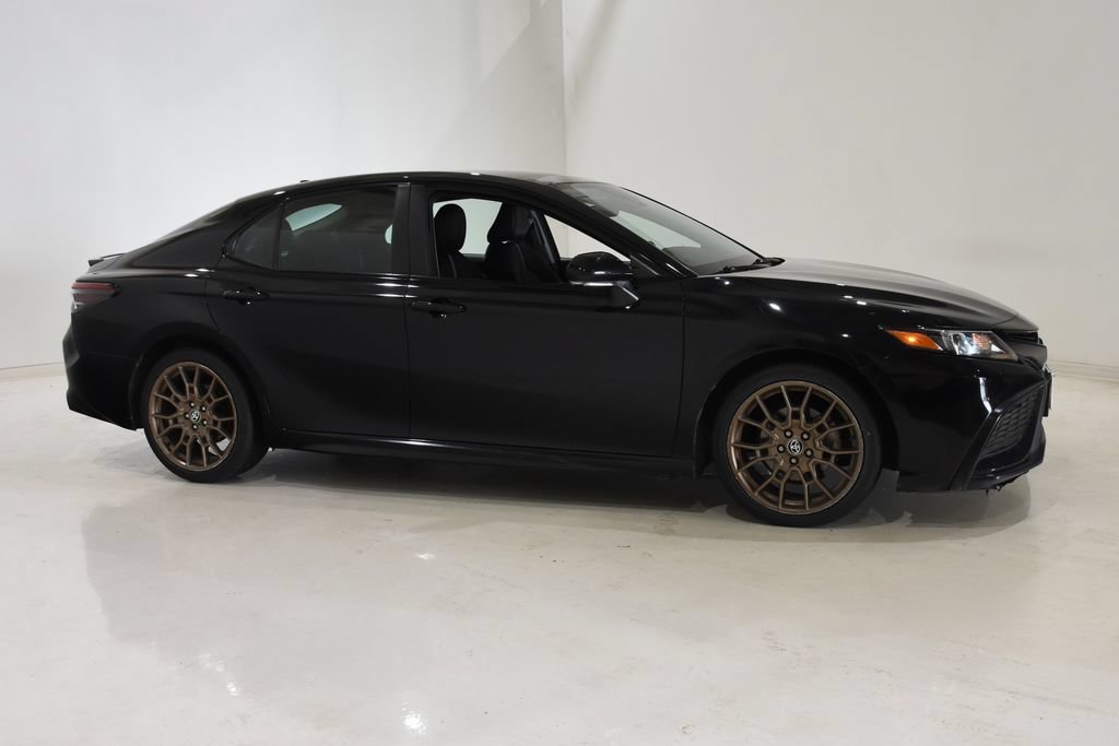 Used 2023 Toyota Camry SE FWD image 3