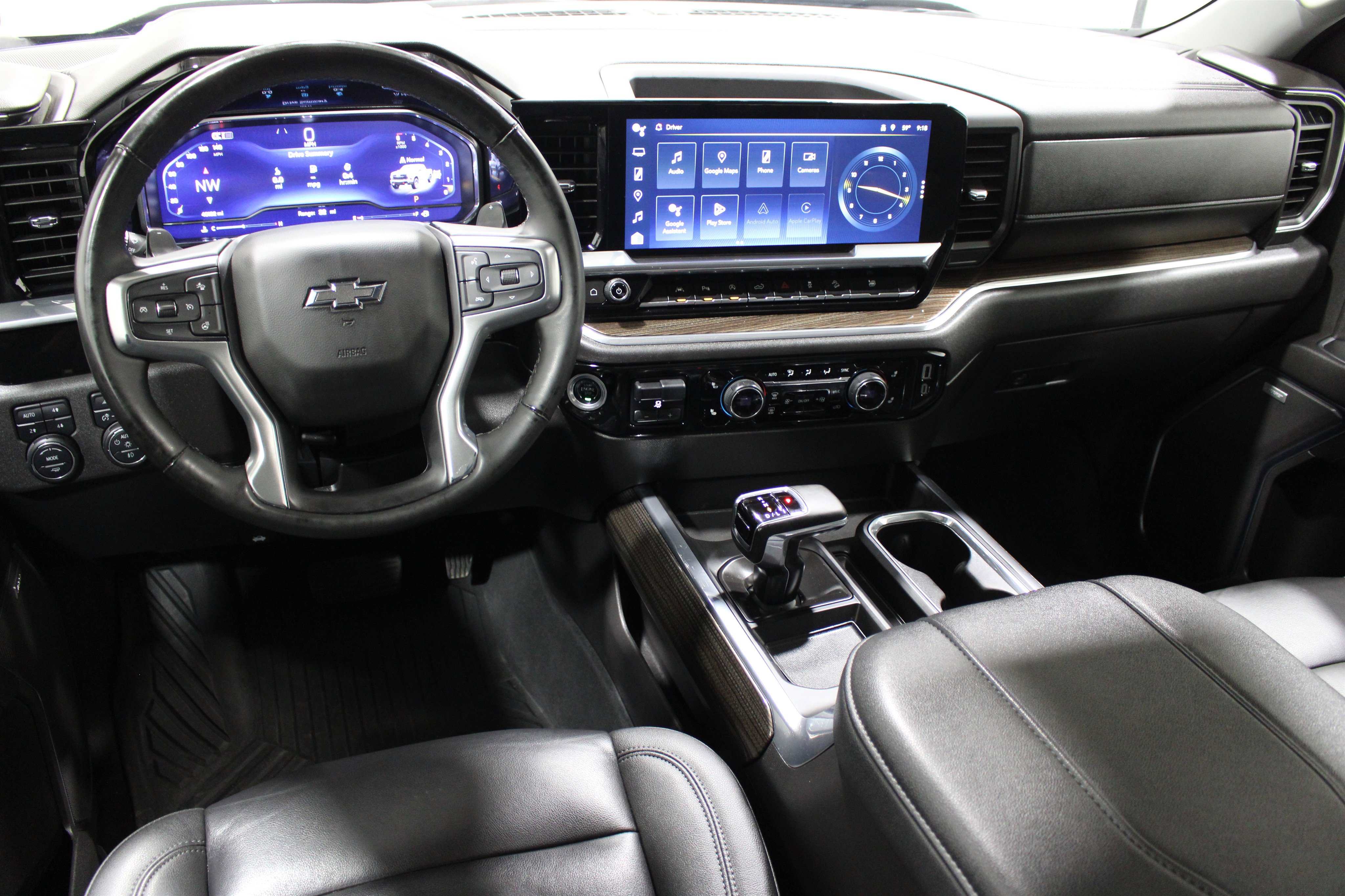 Used 2024 Chevrolet Silverado 1500 LT Trail Boss w/ LT Trail Boss Premium Package AWD/4WD image 2