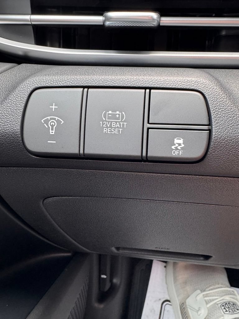 Used 2026 Hyundai Elantra Hybrid FWD image 24