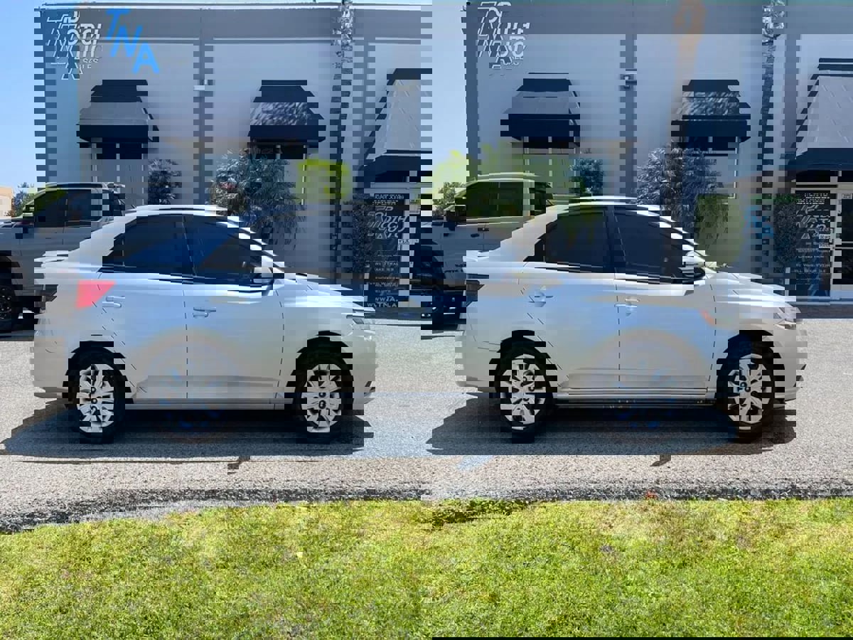 Used 2013 Kia Forte EX image 4