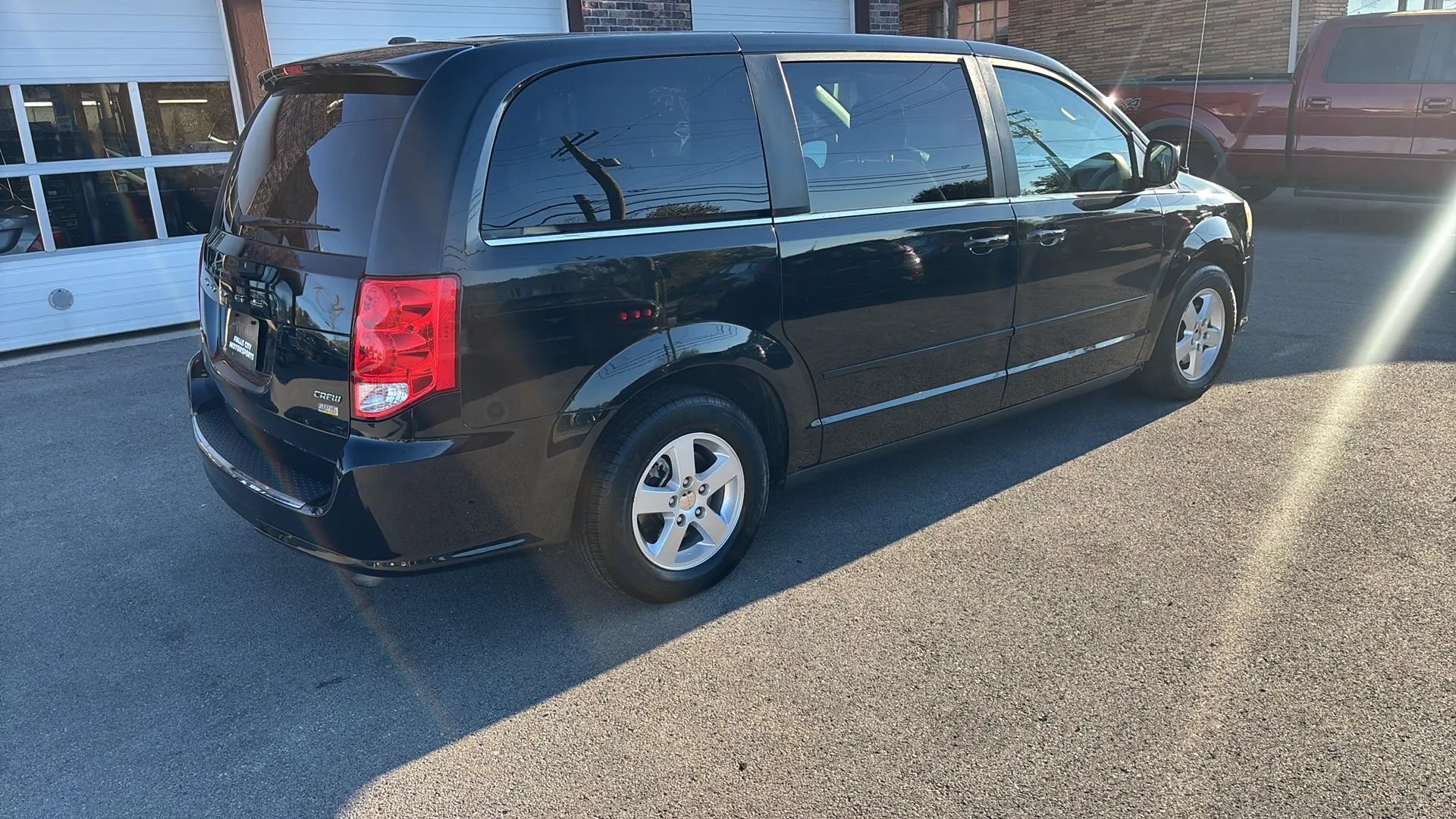 Used 2012 Dodge Grand Caravan Crew FWD image 18