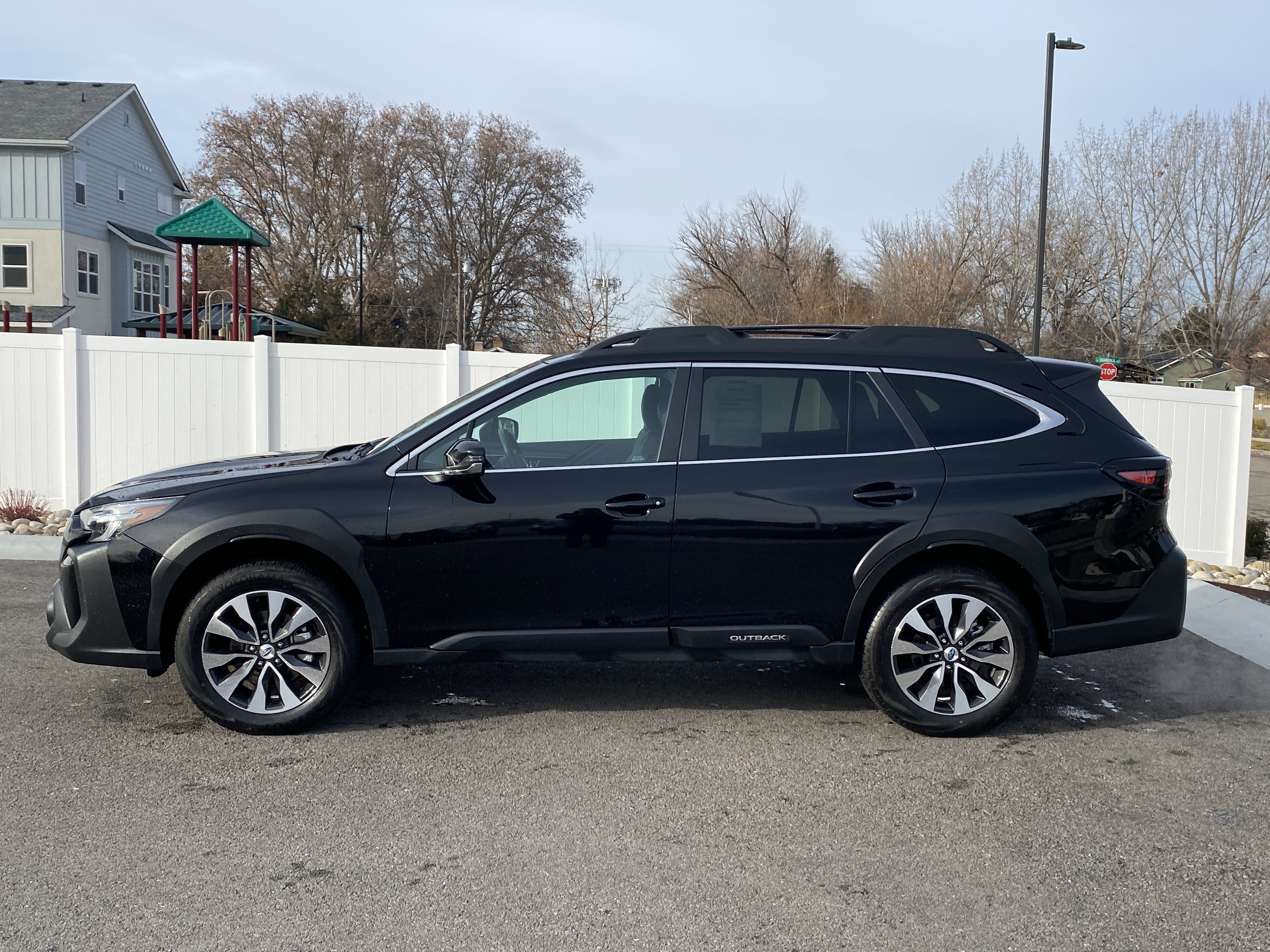 Used 2025 Subaru Outback Limited image 3