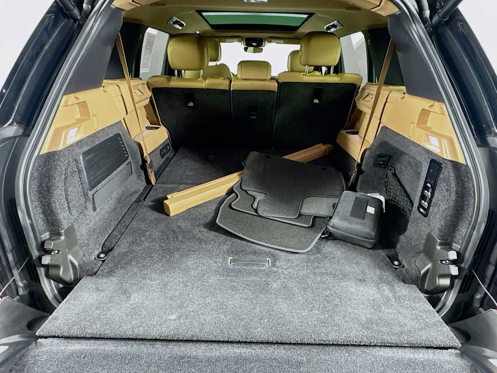 Used 2024 Land Rover Range Rover Long Wheelbase SE image 26