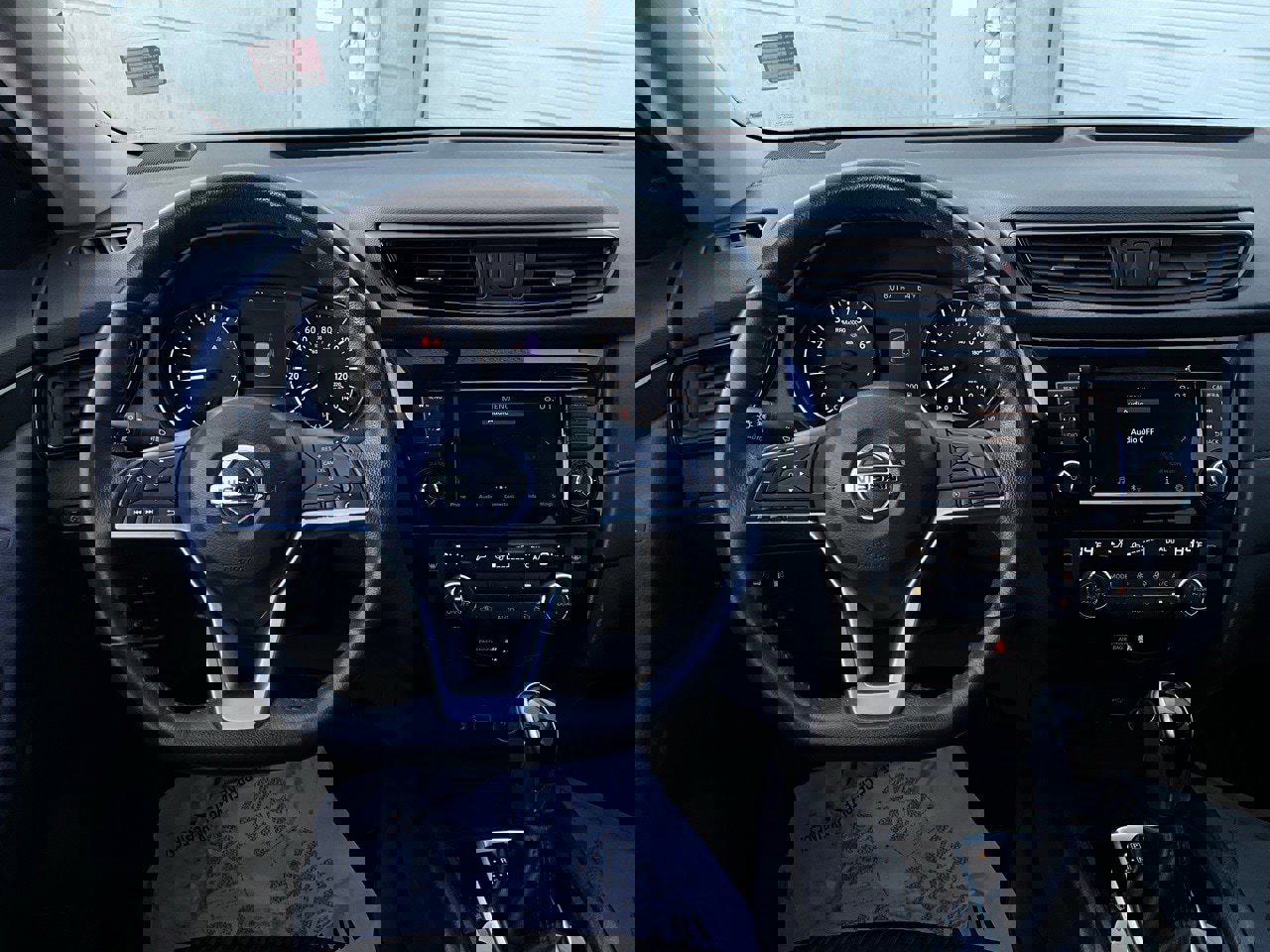 Used 2018 Nissan Rogue SV image 14