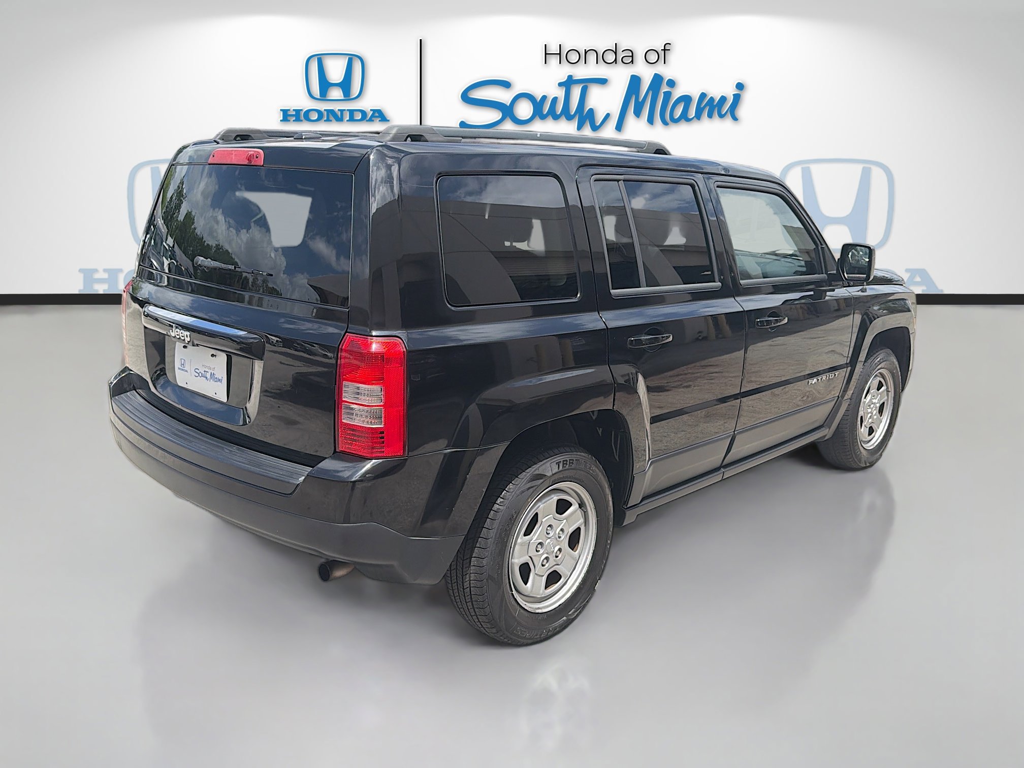 Used 2016 Jeep Patriot Sport w/ Power Value Group FWD image 7