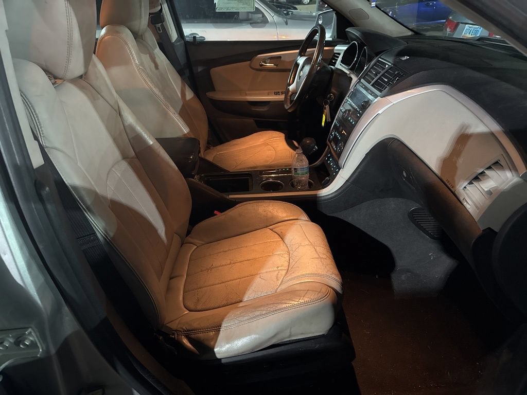 Used 2011 Chevrolet Traverse LTZ AWD/4WD image 17