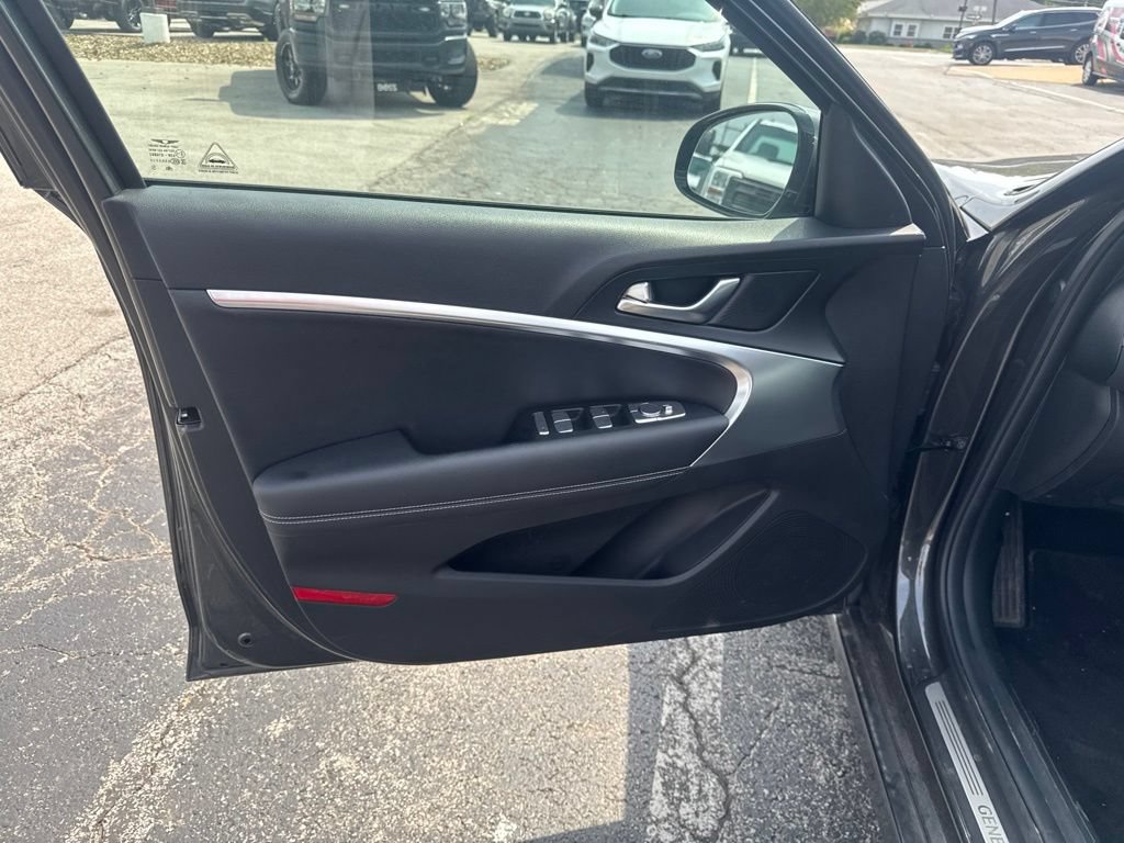 Used 2025 Genesis G70 2.5T AWD/4WD image 14