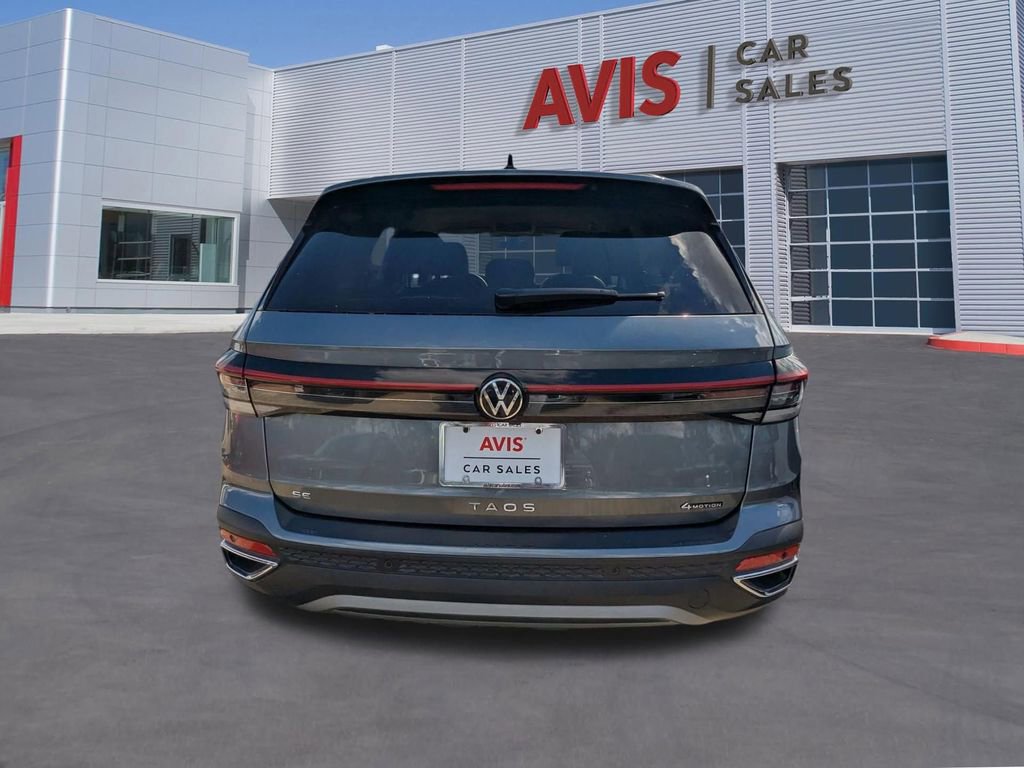 Used 2025 Volkswagen Taos SE AWD/4WD image 7