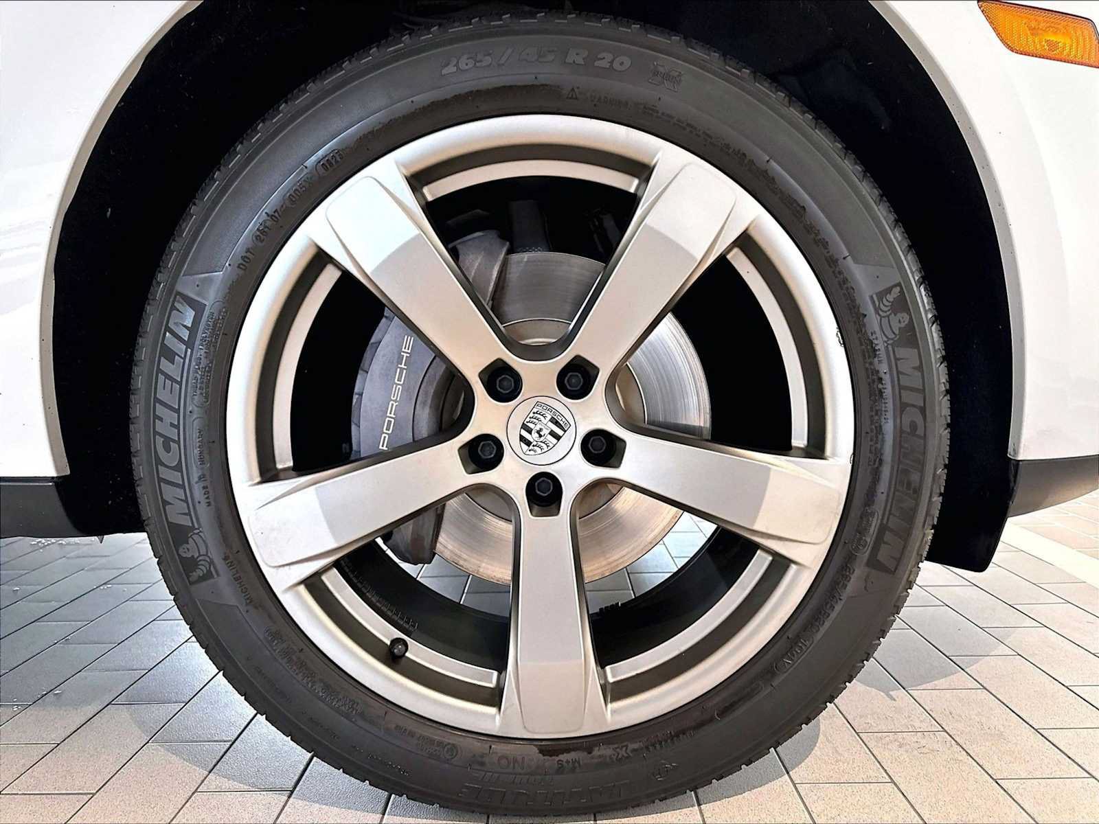 Used 2023 Porsche Macan AWD/4WD image 14