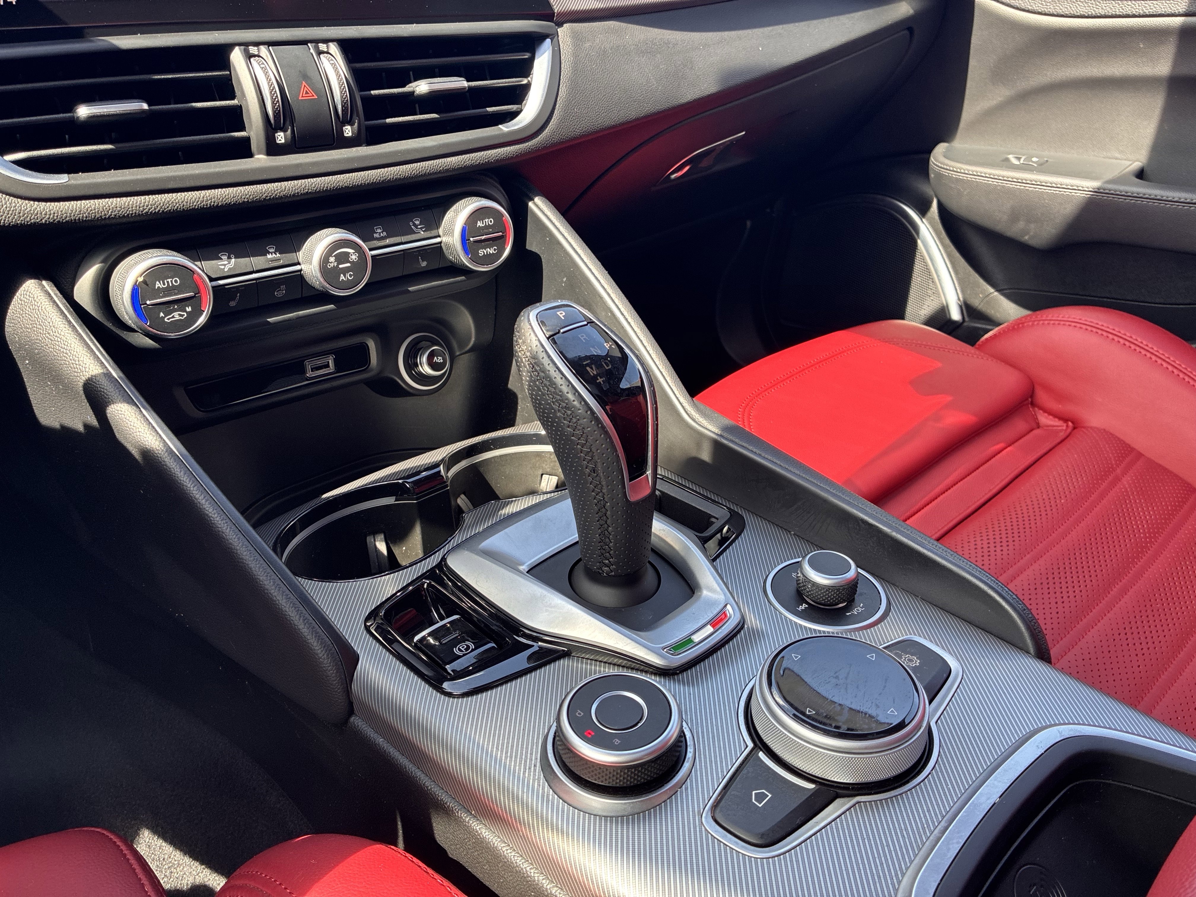 Used 2023 Alfa Romeo Giulia Veloce AWD/4WD image 19