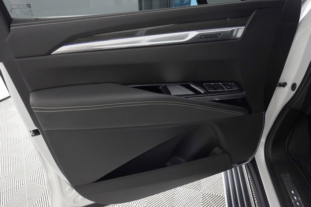 Used 2025 Cadillac Escalade V w/ LPO, ONYX Package image 19