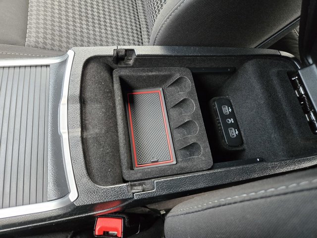 Used 2017 Dodge Charger SXT RWD image 11