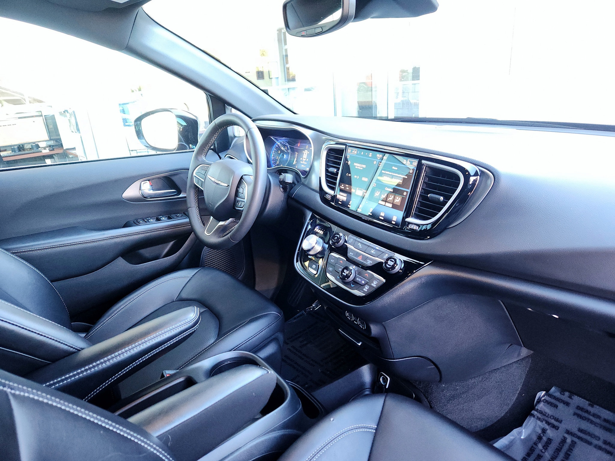 Used 2025 Chrysler Pacifica Select FWD image 34