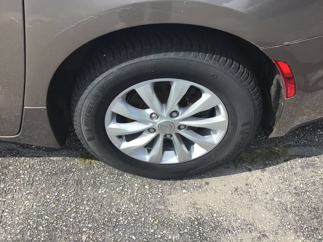 Used 2017 Chrysler Pacifica Touring-L FWD image 16