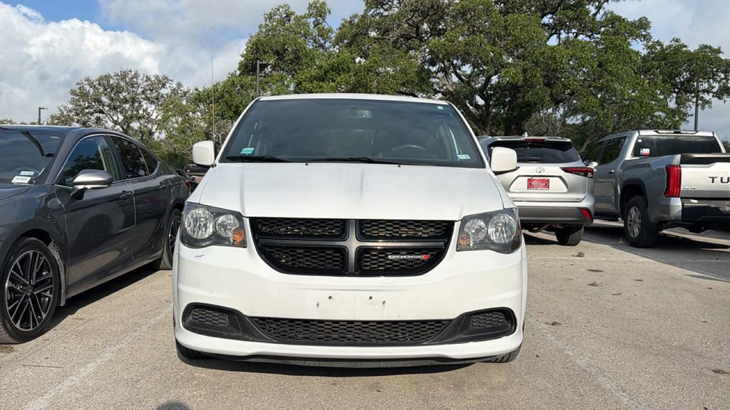 Used 2017 Dodge Grand Caravan SE FWD image 2
