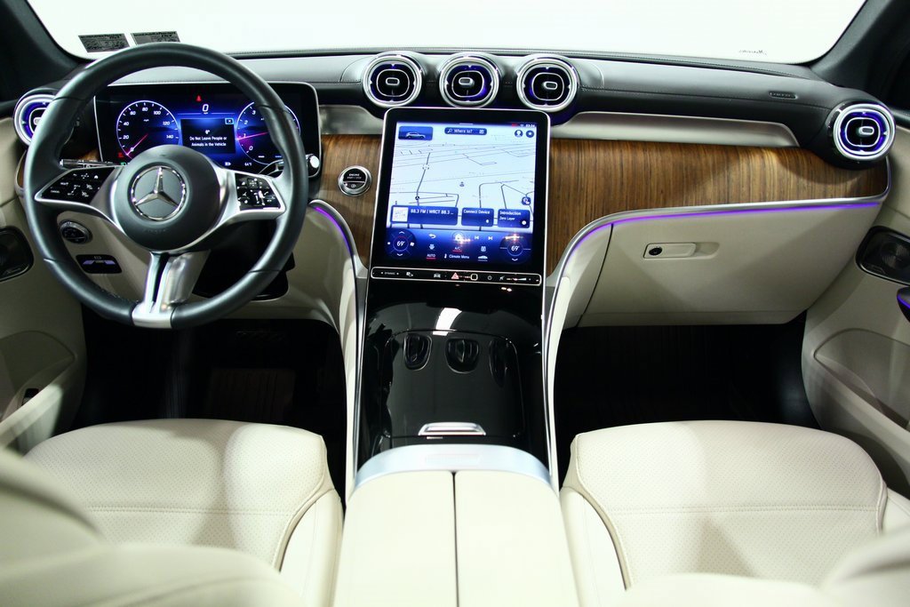 Used 2023 Mercedes-Benz GLC 300 4MATIC image 4