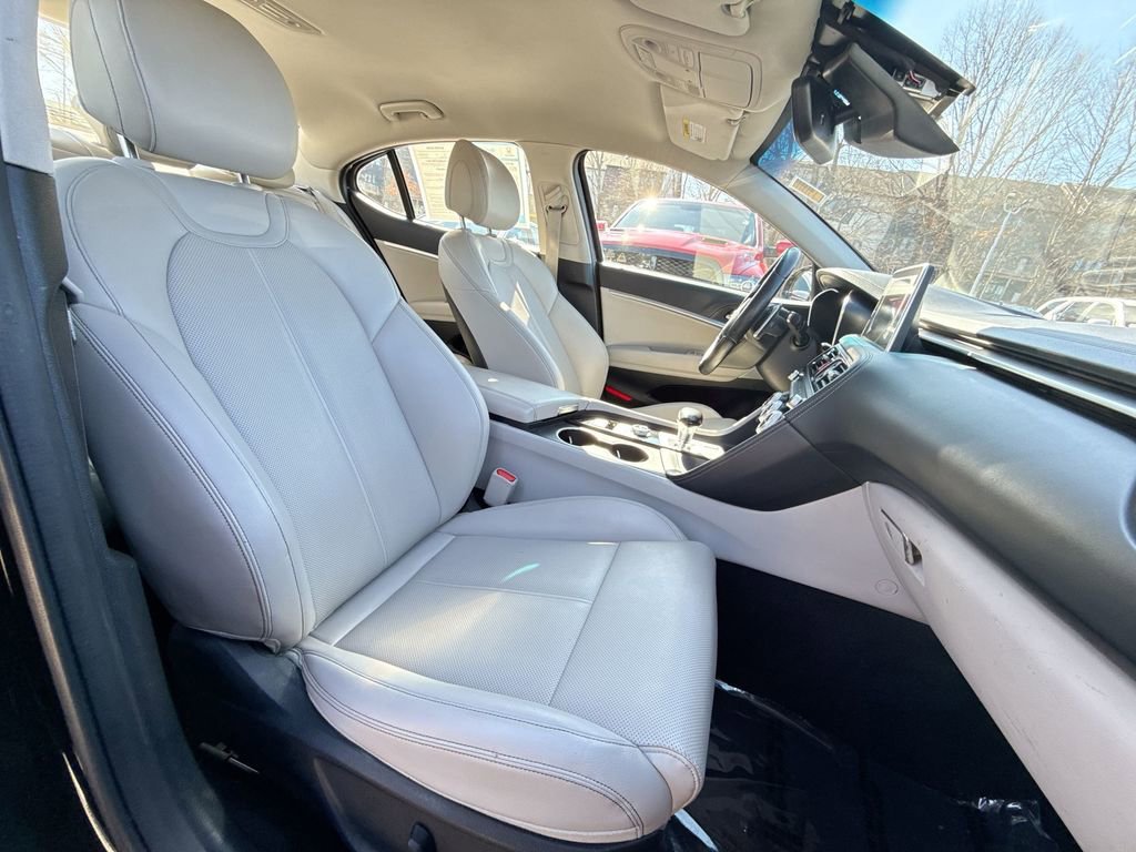 Used 2019 Genesis G70 2.0T Advanced image 24