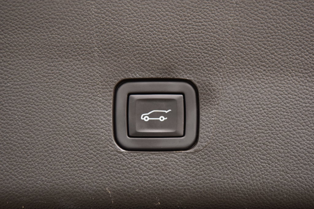 Used 2023 Chevrolet Traverse RS w/ LPO, Floor Liner Package AWD/4WD image 27