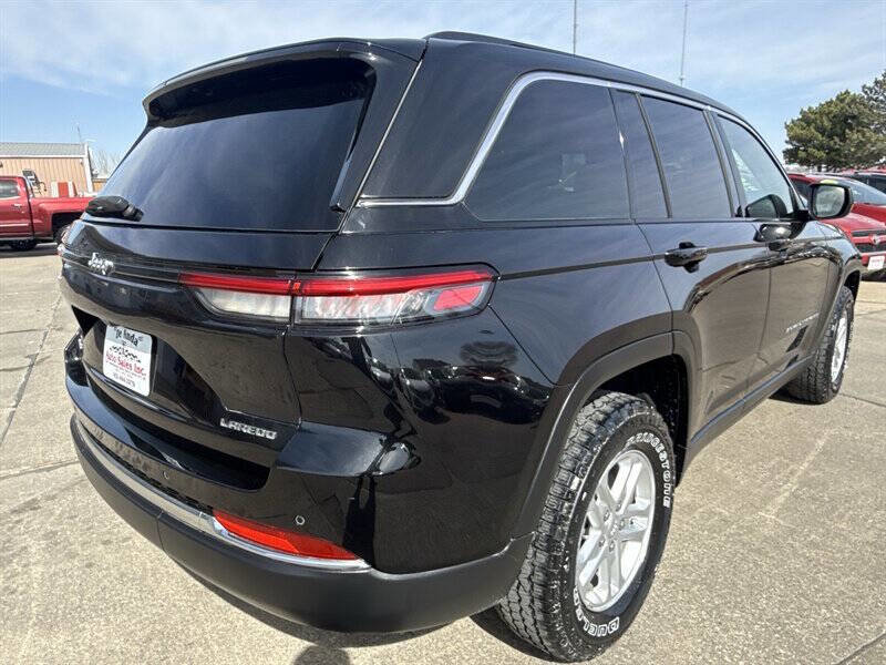 Used 2022 Jeep Grand Cherokee Laredo w/ Luxury Tech Group I AWD/4WD image 6