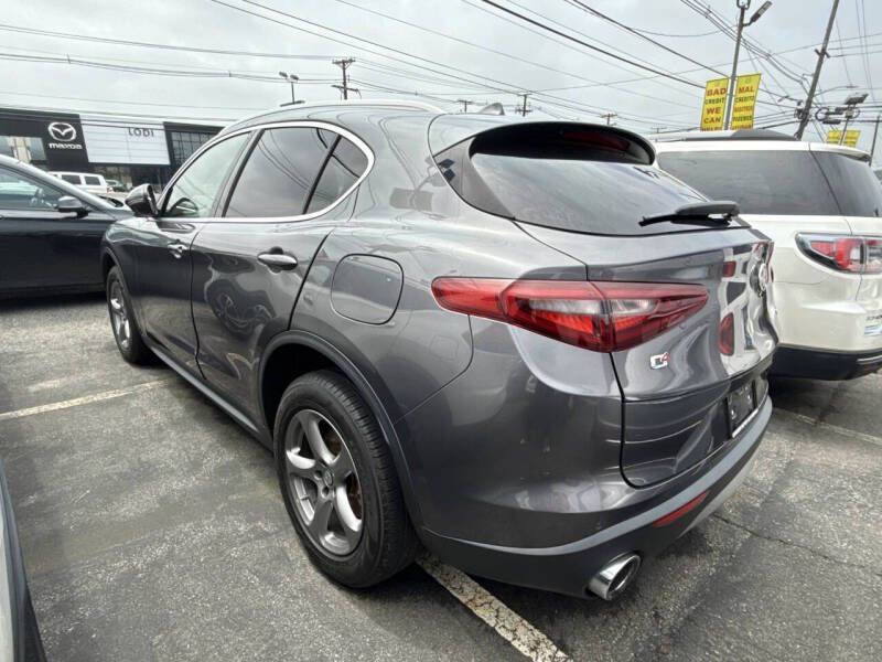 Used 2018 Alfa Romeo Stelvio AWD image 7