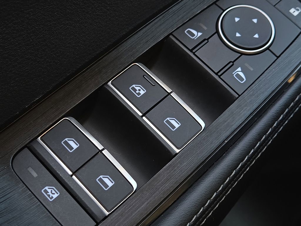 Used 2023 Nissan Rogue Platinum w/ Platinum Premium Package image 18