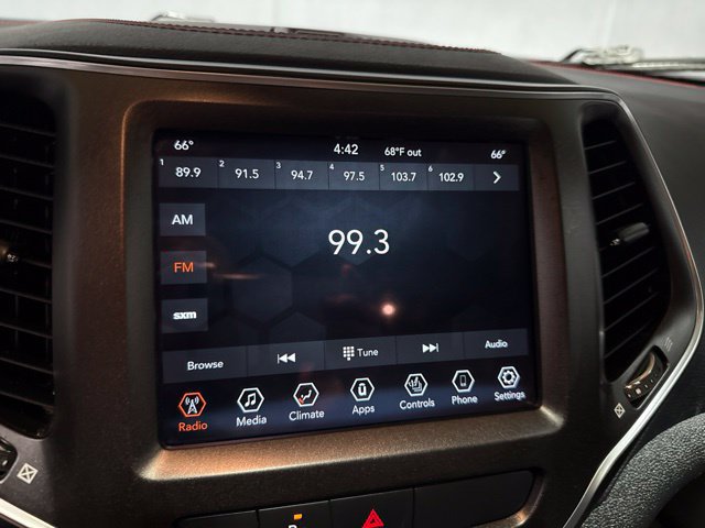 Used 2020 Jeep Cherokee Trailhawk w/ Comfort/Convenience Group AWD/4WD image 19