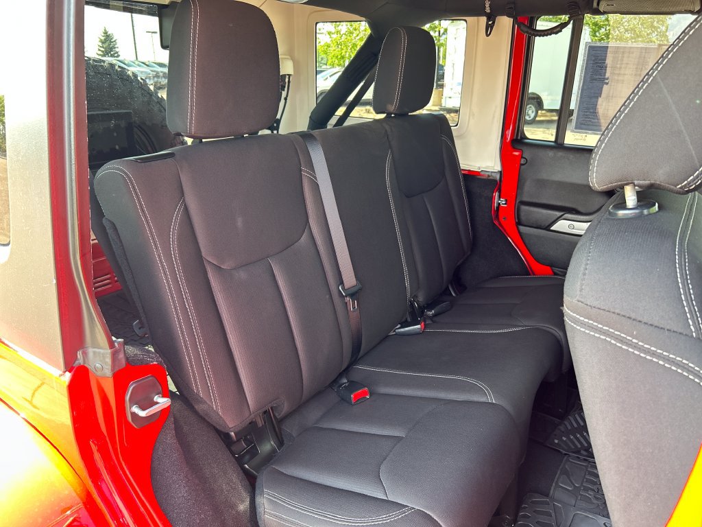 Used 2017 Jeep Wrangler Unlimited Sahara w/ Connectivity Group AWD/4WD image 19