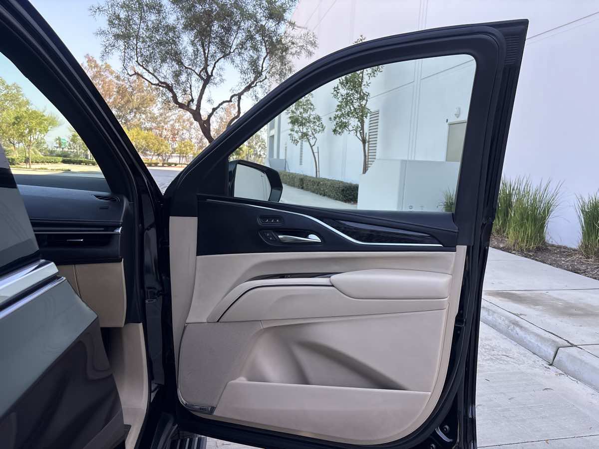 Used 2021 Cadillac Escalade ESV Premium Luxury w/ Driver Assist Tech Package RWD image 20