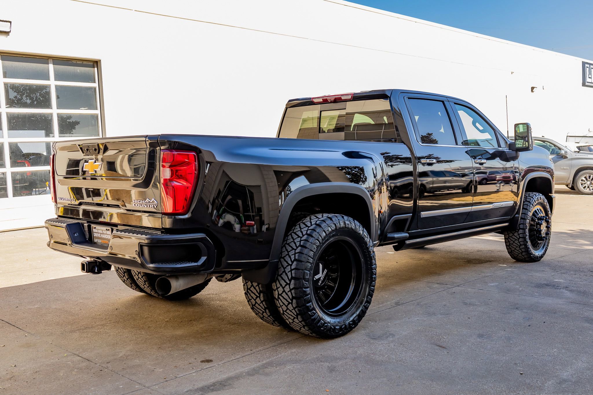 Used 2024 Chevrolet Silverado 3500 High Country w/ Technology Package image 10