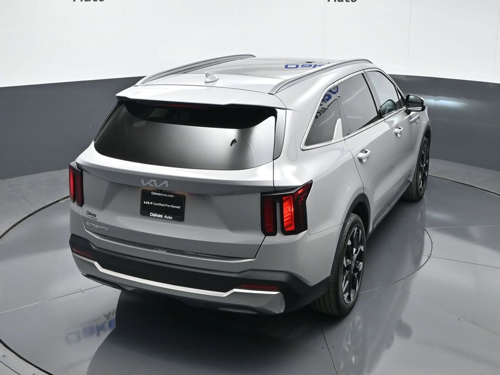 Certified 2024 Kia Sorento EX w/ Panoramic Sunroof Package image 56