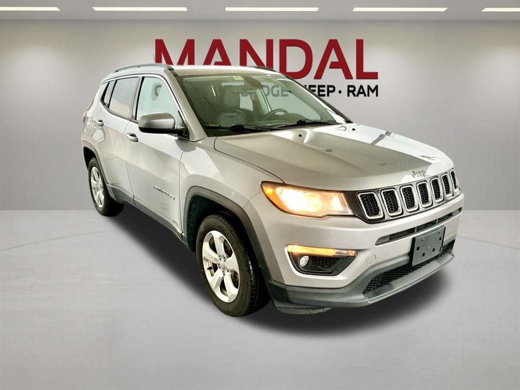 Used 2019 Jeep Compass Latitude w/ Popular Equipment Group AWD/4WD image 3