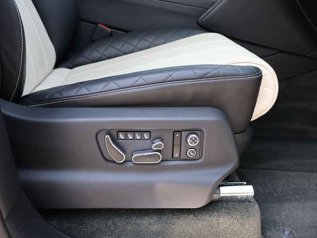 Used 2018 Bentley Bentayga AWD/4WD image 11