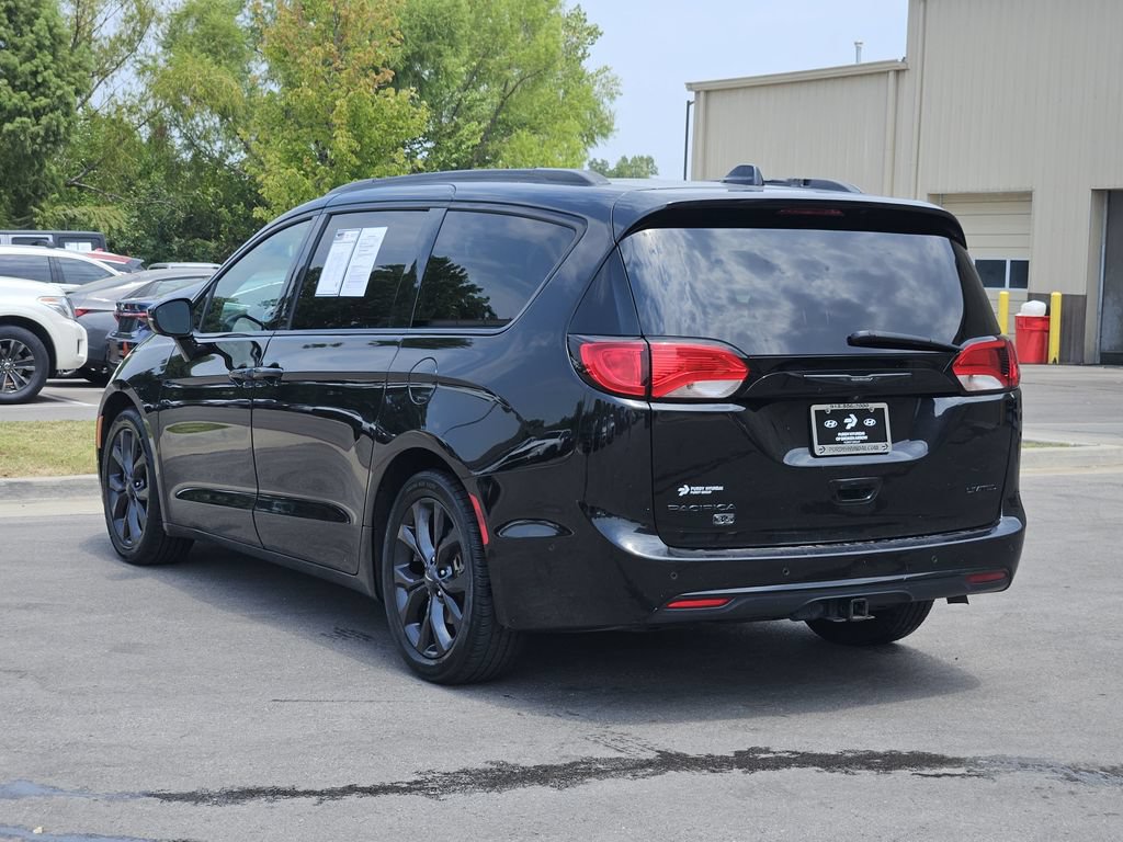 Used 2020 Chrysler Pacifica Limited FWD image 3