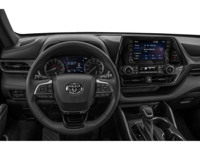 Used 2022 Toyota Highlander XLE AWD/4WD image 7