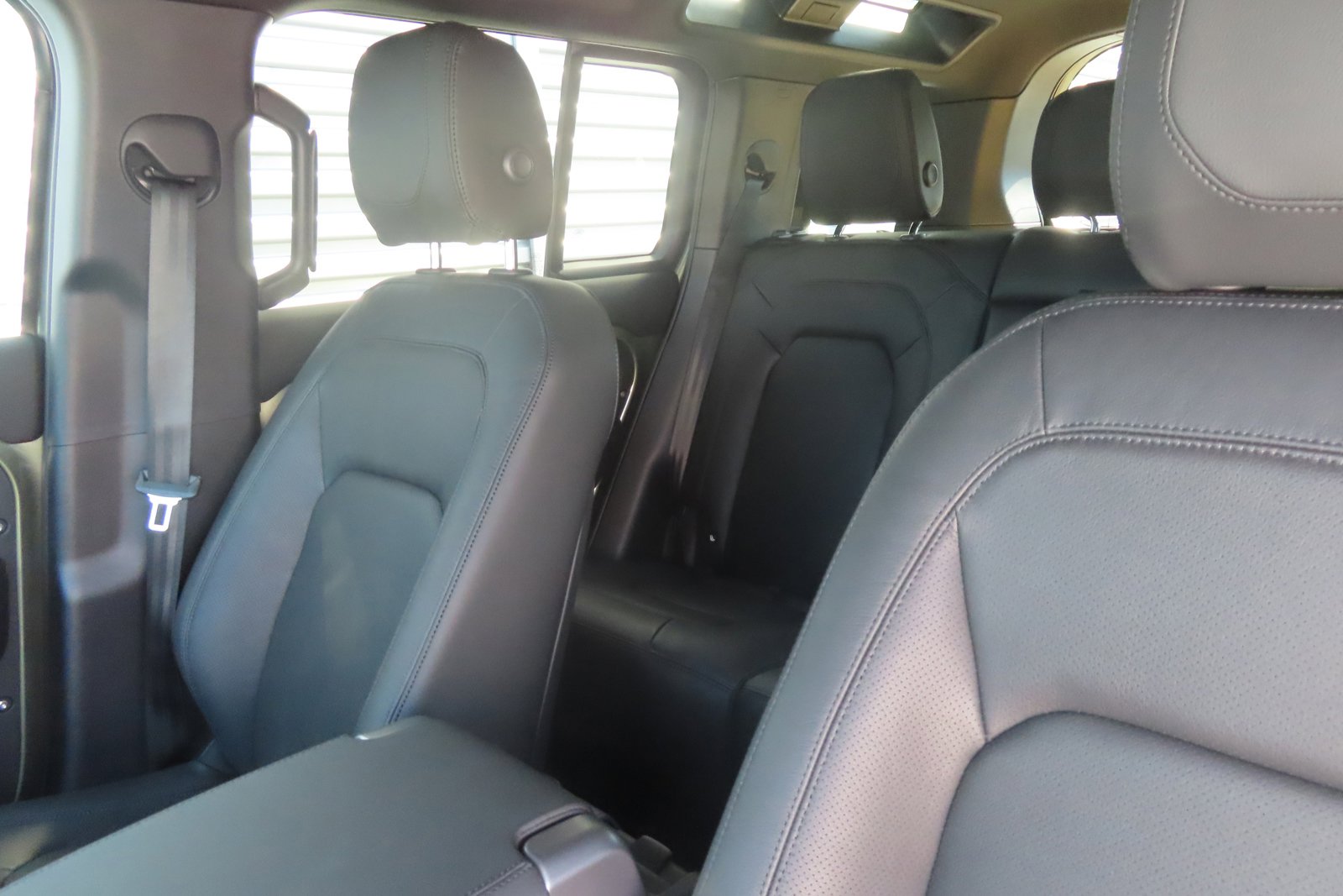 New 2024 Land Rover Defender 110 S image 17